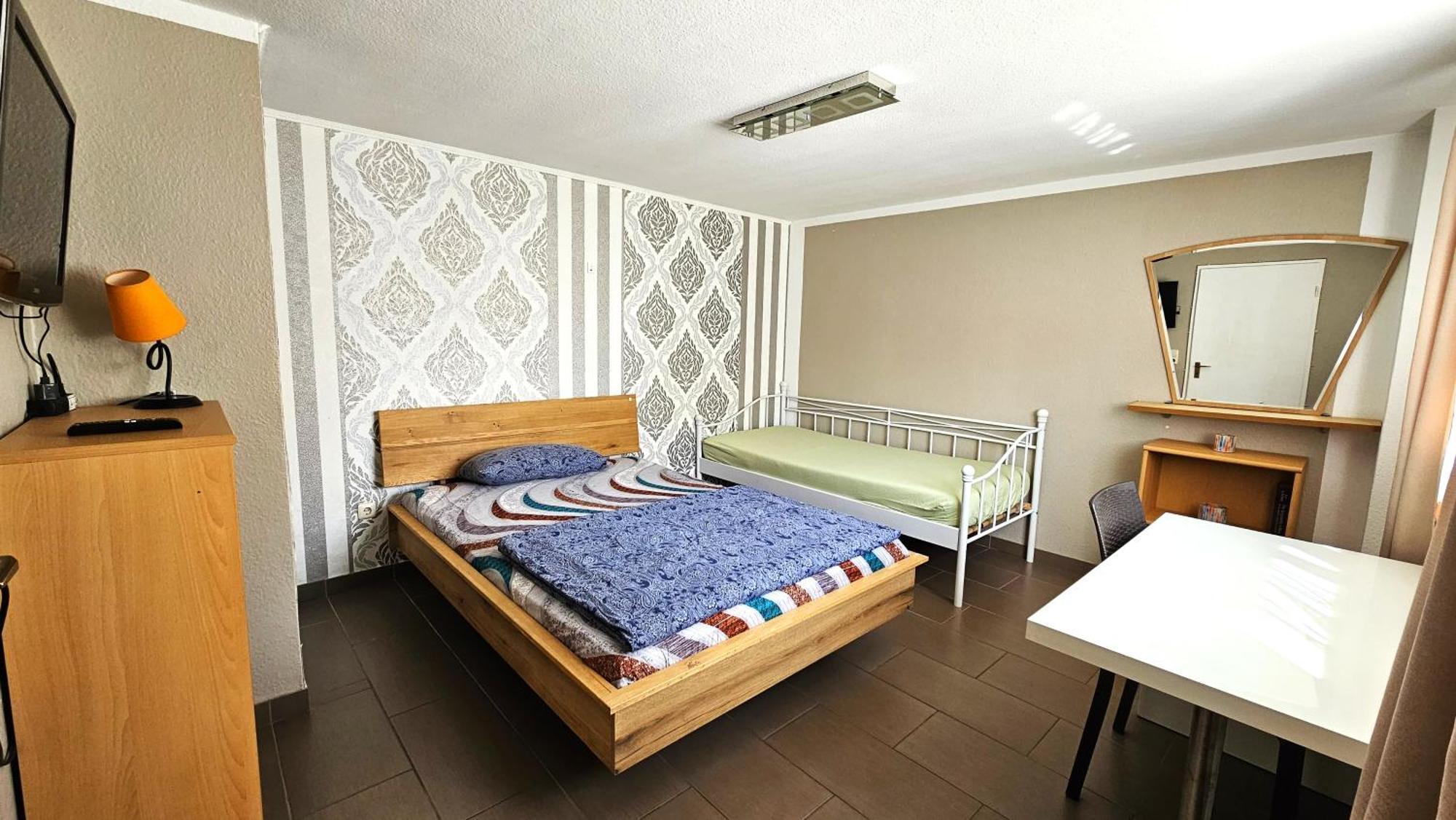 Gruendauer Monteurwohnung/Studentenwohnung Екстер'єр фото